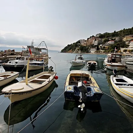 Zara 2 With Boat Place Mimice