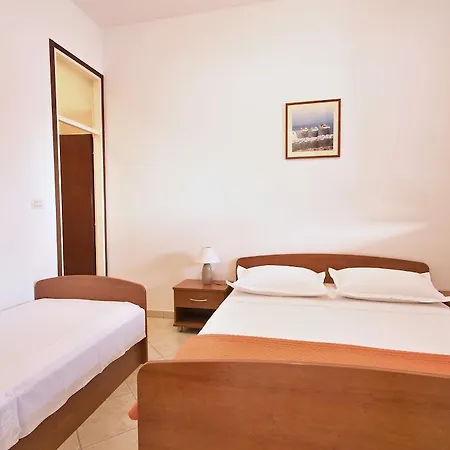 Apartmán Zara 2 With Boat Place *