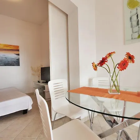 Apartmán Zara 2 With Boat Place Mimice
